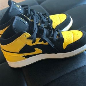 Air Jordan 1 retro mid “New Love”